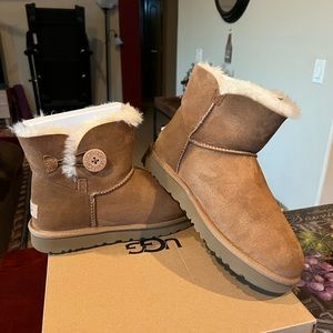 Ugg Mini Bailey Button Women’s Boots